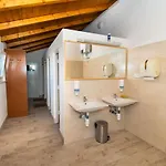 Mobile Banovi Dvori Casa vacanze *