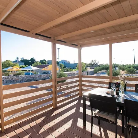 Mobile Banovi Dvori * Tisno