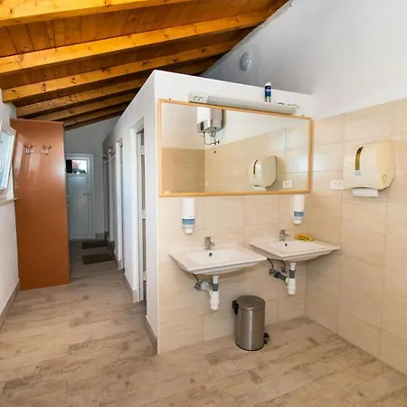 Mobile Banovi Dvori Casa de Férias *