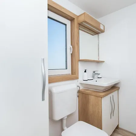 Mobile Banovi Dvori Casa de Férias *