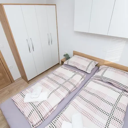 Mobile Banovi Dvori Tatil Evi *