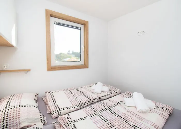 Mobile Banovi Dvori * Tisno