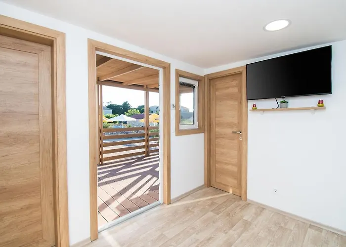 Mobile Banovi Dvori 펜션 티스노