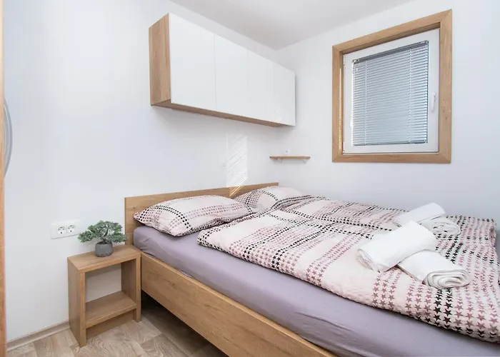 Mobile Banovi Dvori 티스노