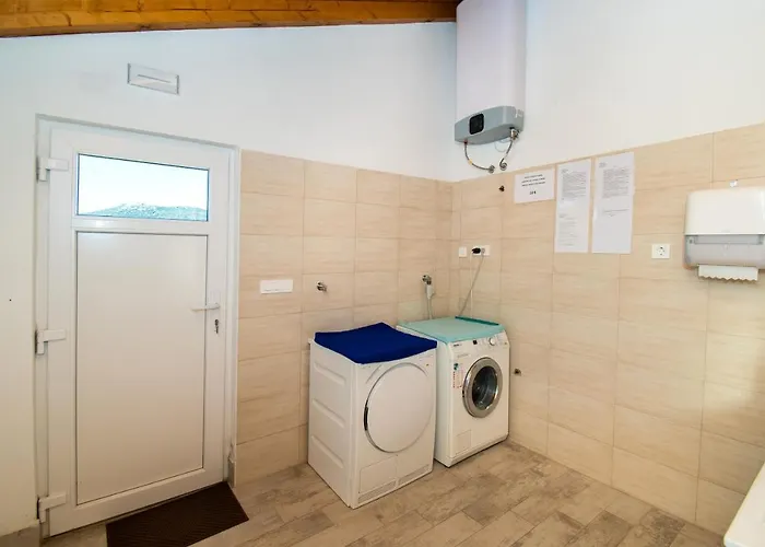 Mobile Banovi Dvori 펜션 티스노