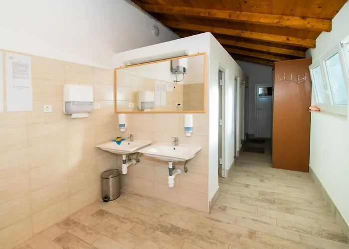 Mobile Banovi Dvori 펜션