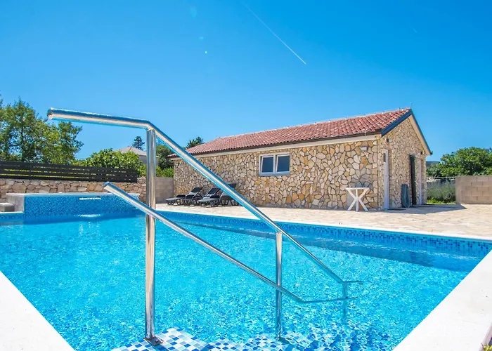 Mobile Banovi Dvori 펜션 티스노